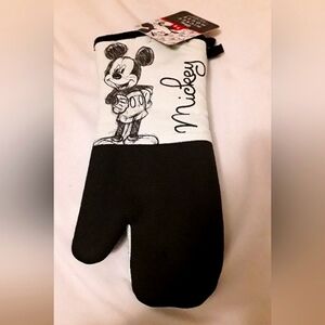 DISNEY MICKEY MOUSE 2 PACK OVERSIZED OVEN MITTS